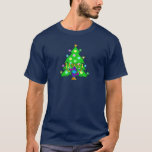 Camiseta Un Chanukkah y navidad<br><div class="desc">Jánuca y el navidad juntos es perfectos para las familias interconfesionales que celebran ambos días de fiesta. Atracción de un menorah del chanukah delante de un árbol de navidad que pone en evidencia el alcohol de los días de fiesta.</div>