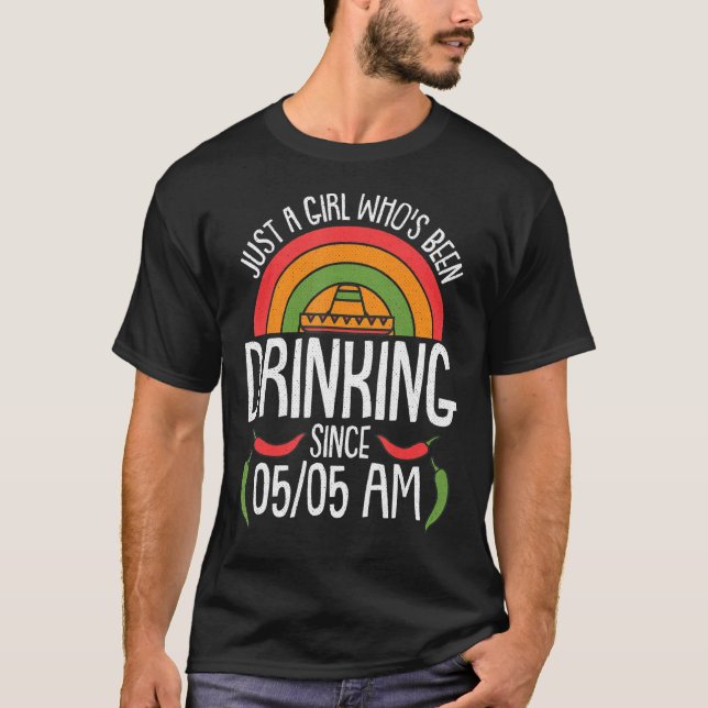 Camiseta Un Chica Cinco De Mayo que bebe Fiesta Mexicana (Anverso)