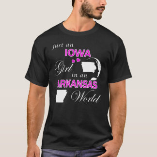 Camiseta Un Chica de Iowa en un mundo de Arkansas
