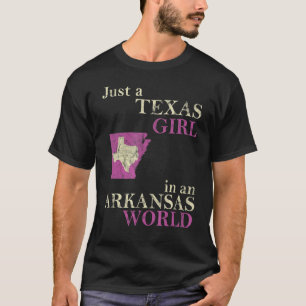 Camiseta Un Chica De Texas En Un Mundo De Arkansas