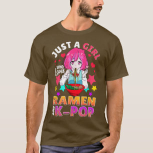 Camiseta Un Chica Que Ama A Los Chicas De KPop Y Ramen.