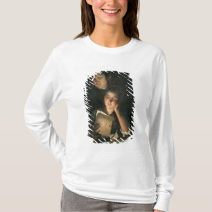 Camiseta Un chica que lee una letra por luz de una vela