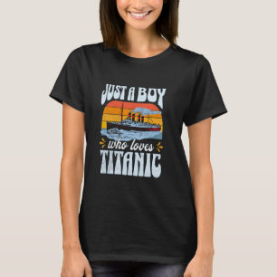 Camiseta Un chico que ama el crucero vintage RMS Titanic
