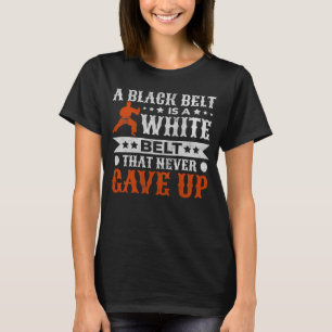 Camiseta Un Cinturón Negro Es Un Cinturón Blanco Que Nunca 