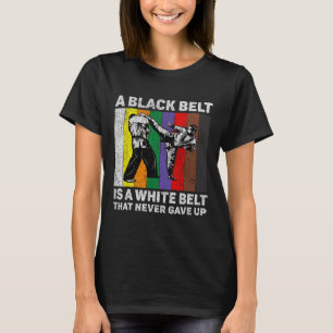 Camiseta Un Cinturón Negro Es Un Cinturón Blanco Que Nunca