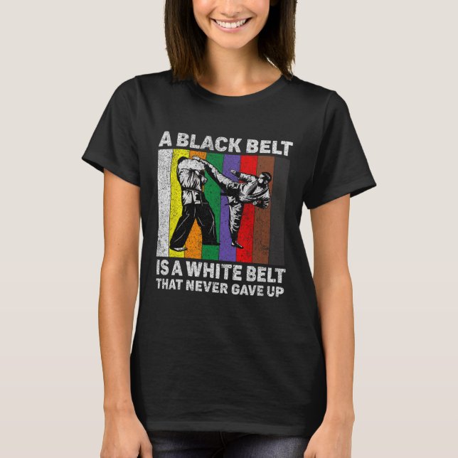 Camiseta Un Cinturón Negro Es Un Cinturón Blanco Que Nunca  (Anverso)