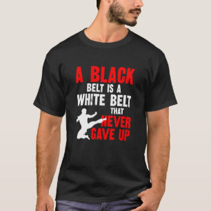 Camiseta Un Cinturón Negro Es Un Cinturón Blanco Que Nunca