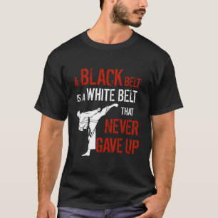 Camiseta Un Cinturón Negro Es Un Cinturón Blanco Que Nunca 