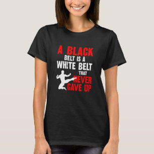 Camiseta Un Cinturón Negro Es Un Cinturón Blanco Que Nunca 