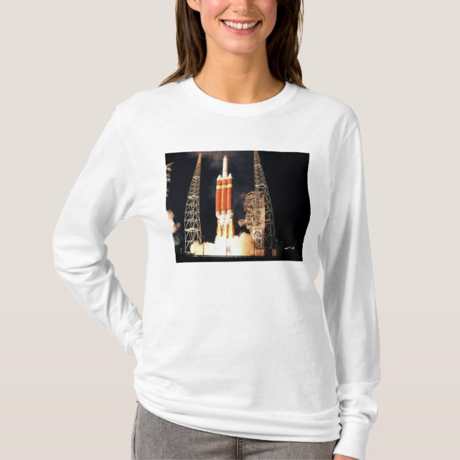 Camiseta Un cohete pesado Delta IV se levanta (Anverso)