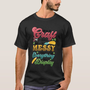 Camiseta Un Desordenado Salón De Artesanías Todo En El Arte