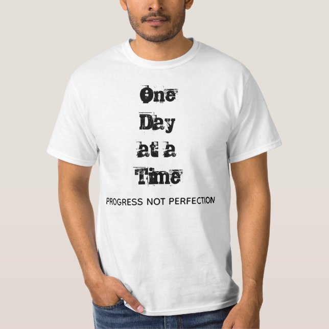 Camiseta Un Día A La Vez Progreso No Perfección (Anverso)
