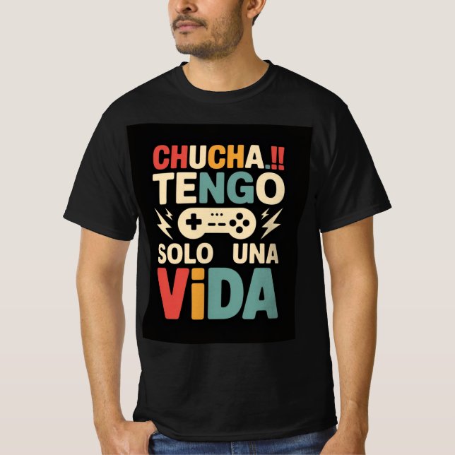 Camiseta Un diseño gráfico con el texto Chucha!! -TENGO SOL (Anverso)