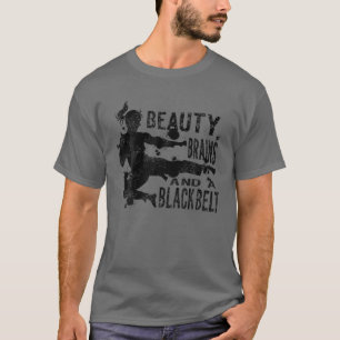 Camiseta Un divertido cerebro de belleza un cinturón negro