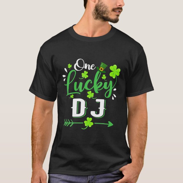 Camiseta Un DJ afortunado música Shamrock Leprechaun Gorra  (Anverso)