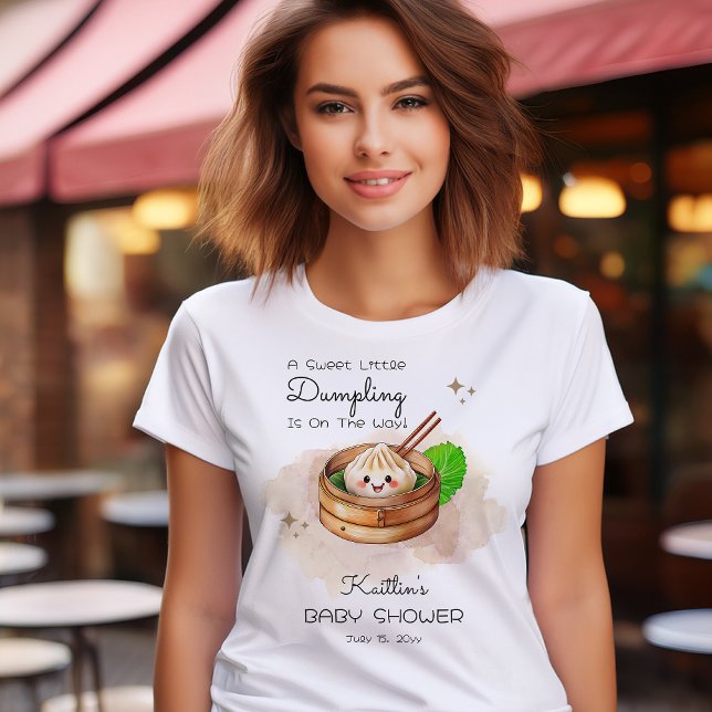 Camiseta Un dulce y pequeño asunto de Kwai Baby Shower (A Sweet Little Dumpling Kwai Theme Baby Shower T-Shirt for Mom and/or Dad to Be and Guests)