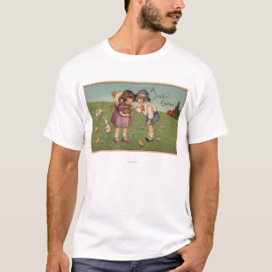 Camiseta Un EasterKids alegre que sostiene un conejito