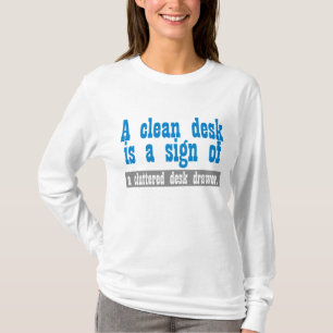 Camiseta Un escritorio limpio es una muestra de un cajón