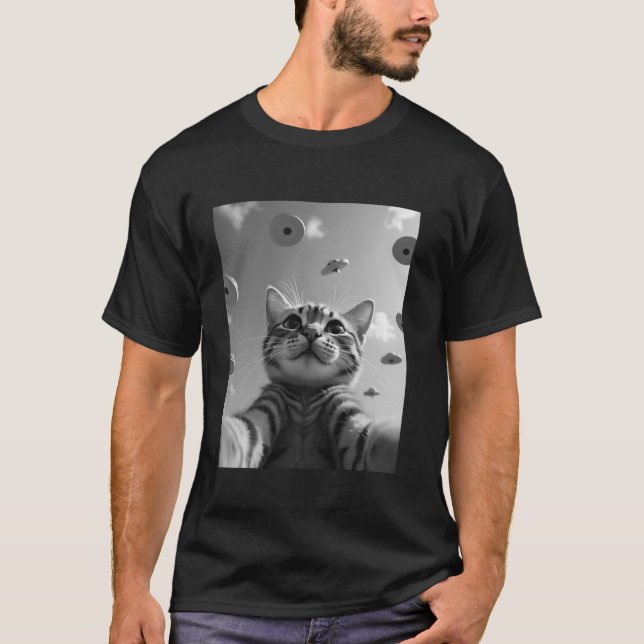 Camiseta Un extraño gato selfie OVNI que domina a un gato e (Anverso)