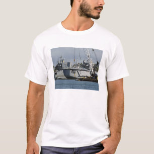Camiseta Un F-15 Eagle consigue una elevación de una grúa
