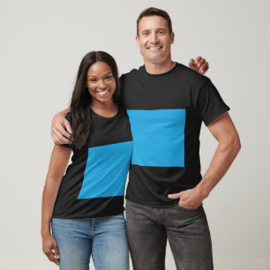 Camiseta un fondo azul con un gato blanco y negro