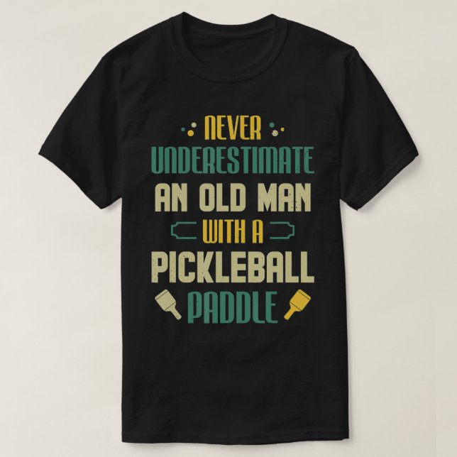 Camiseta Un Funerario Jugador De Pickleball Nunca Subestima (Diseño del anverso)