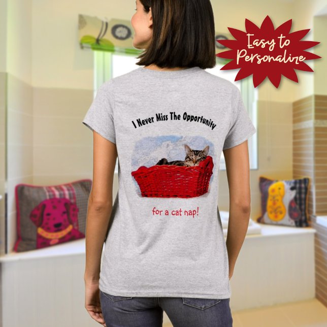 Camiseta Un gatito durmiente en el Personalizado de la cest (Keep, change or totally remove the template text for a truly personalized cat nap tee shirt . )