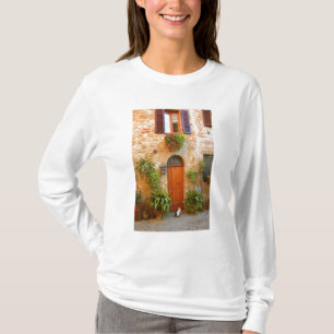 Camiseta Un gato busca entrada a casa en Pienza, Italia.