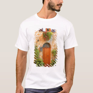Camiseta Un gato busca entrada a la casa en Pienza, Italia.