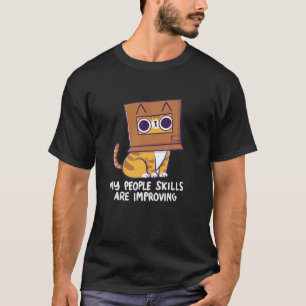 Camiseta Un Gato Con Caja Graciosa Mis Habilidades Son Impr