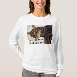 Camiseta Un gato es apenas un niño con la piel