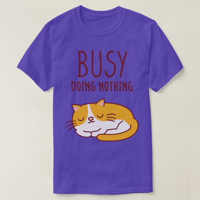 Camiseta Un gato flojo ocupado no hace nada (Diseño del anverso)