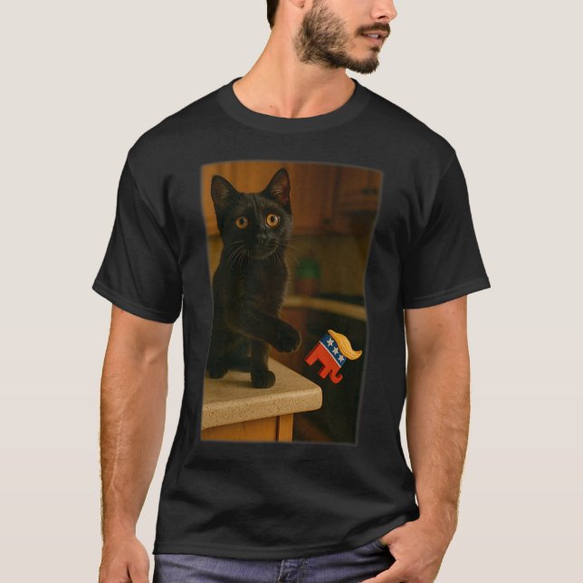 Camiseta Un gato golpea a Trump con gracia de contra de la  (Anverso)