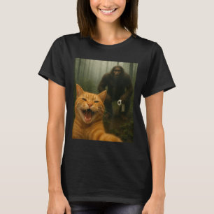 Camiseta Un gato gracioso sorprendió a Happy Selfie con Big