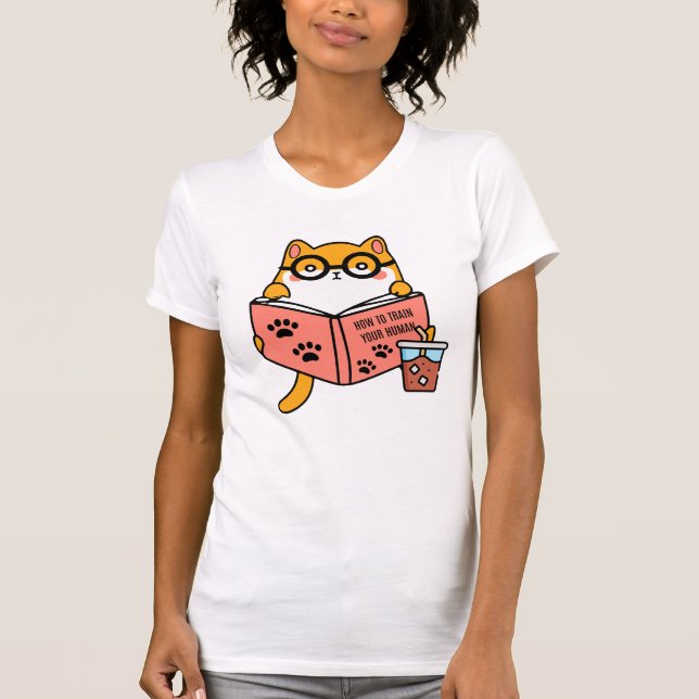 Camiseta Un gato kawaii lindo leyendo un libro (Anverso)