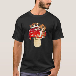 Camiseta Un gato lindo de Calico durmiendo en un hongo rojo