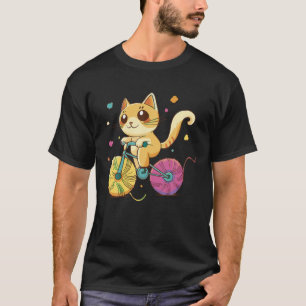 Camiseta Un gato lindo montando una bicicleta con bolas de 