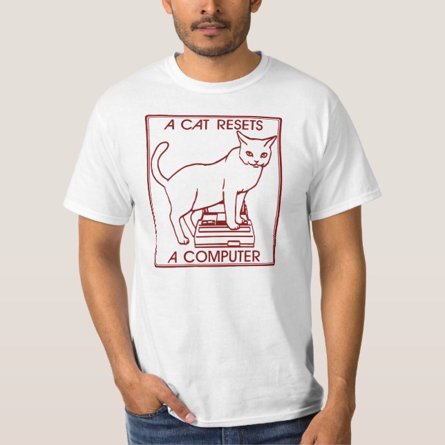 Camiseta Un gato reajusta un ordenador (Anverso)