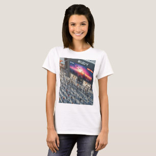 Camiseta un gran cartel con la palabra "relave" sobre él