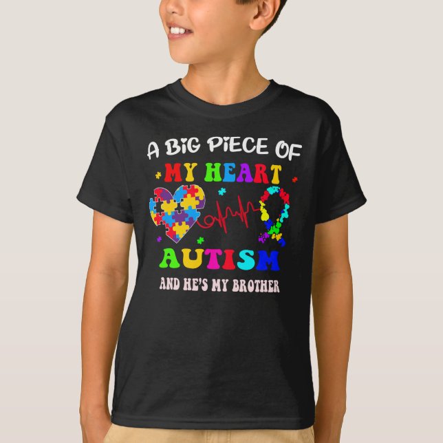 Camiseta un gran pedazo de mi autismo cardíaco y él_es mi h (Anverso)
