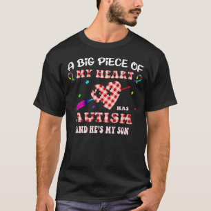 Camiseta un gran trozo de mi corazón tiene autismo y es mi 