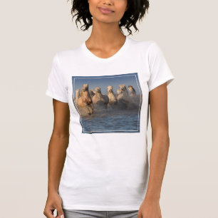 Camiseta Un grupo de caballos blancos en la región de
