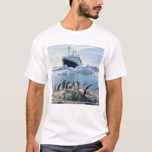 Camiseta Un grupo de pingüinos que se colocan en una playa