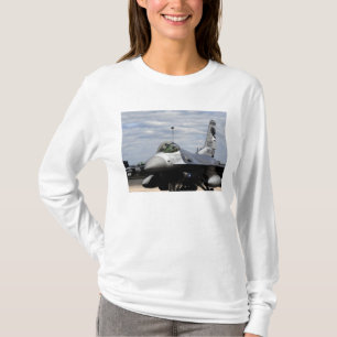 Camiseta Un halcón que lucha F-16