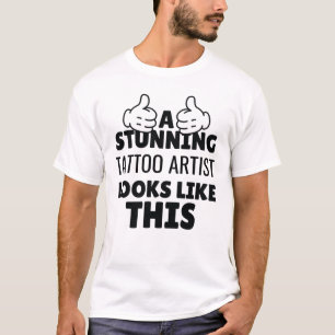 Camiseta Un impresionante artista del tatuaje se ve así de