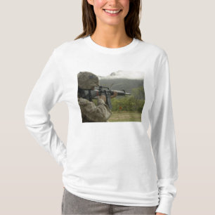 Camiseta Un infante de marina conduce los taladros