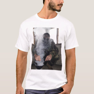 Camiseta Un infante de marina llena la cámara de gas de m