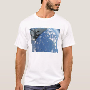 Camiseta Un KC-135 Stratotanker reaprovisiona un alcohol de