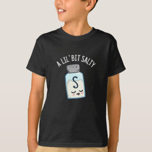 Camiseta Un Lil Bit Salty Funny Salt Shaker Pun Dark BG