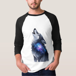 Camiseta Un lobo aullando en una galaxia estrellada